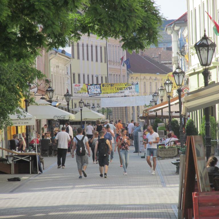Fortuna Apartments Eger Esterno foto