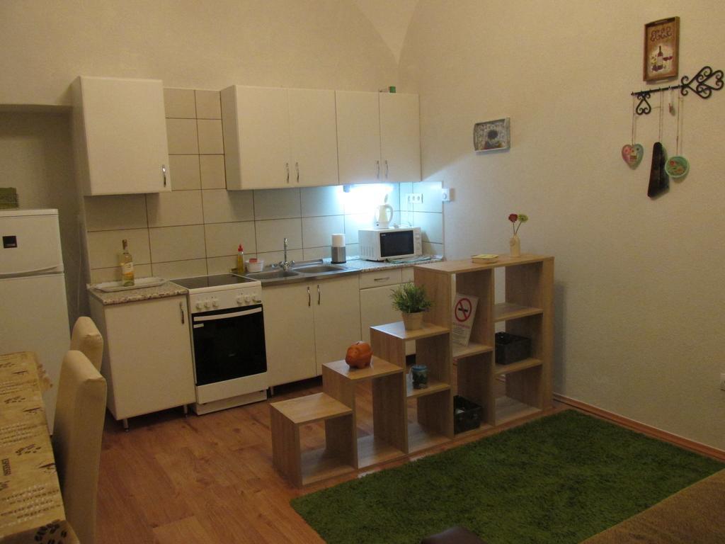 Fortuna Apartments Eger Esterno foto