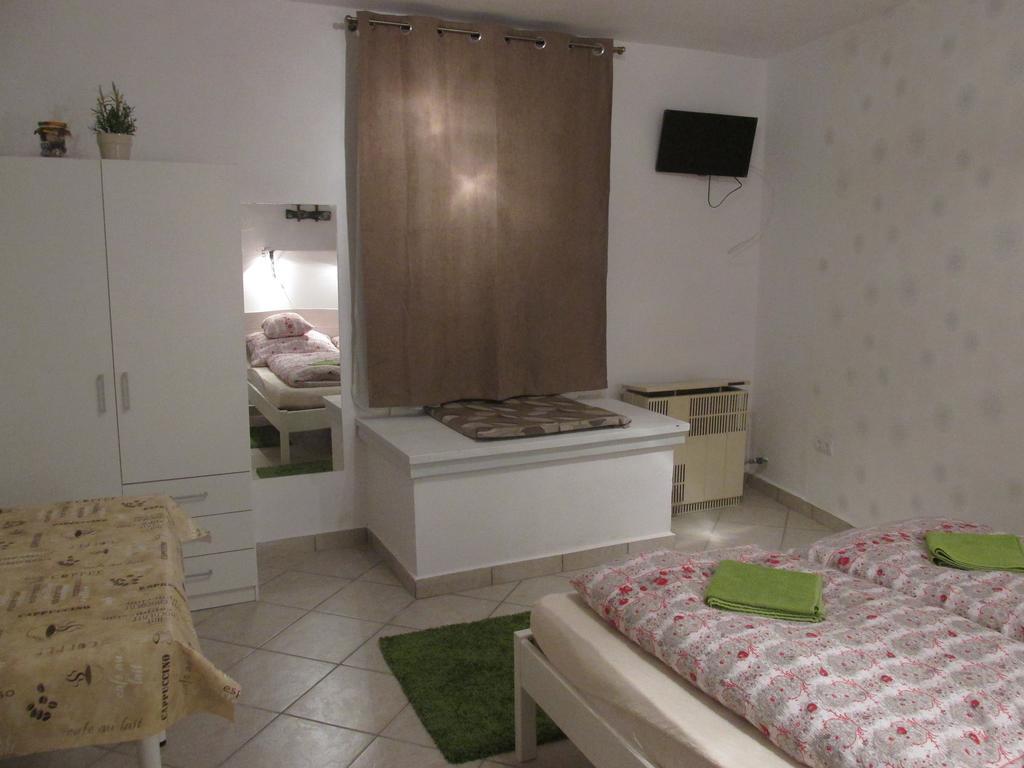 Fortuna Apartments Eger Esterno foto