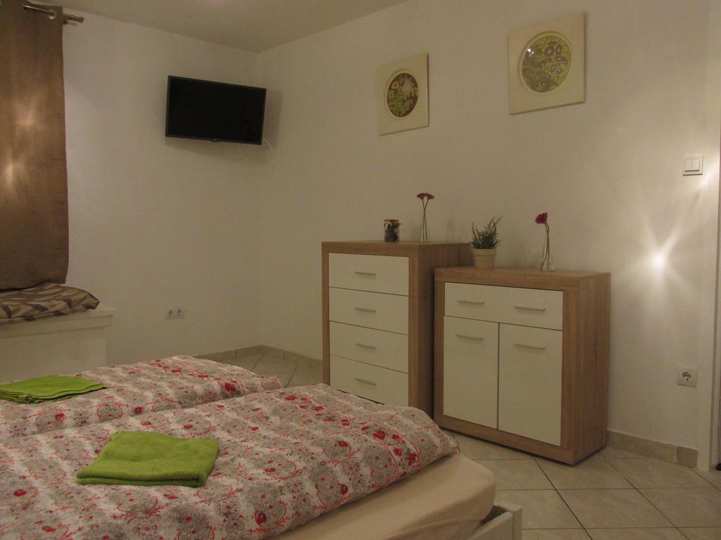 Fortuna Apartments Eger Esterno foto
