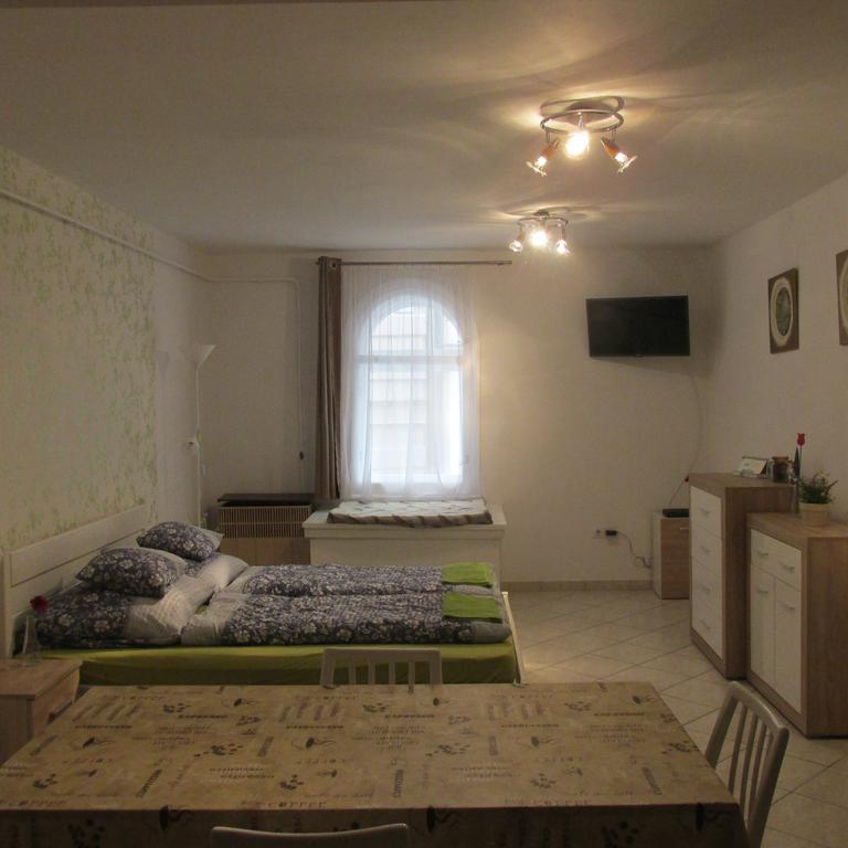 Fortuna Apartments Eger Esterno foto